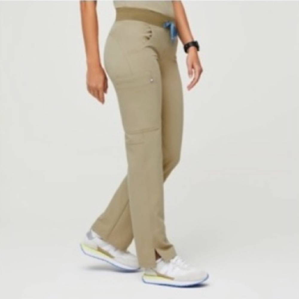 HTF VVGUC Figs Kade scrub pants in Sandstone szL